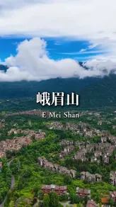 金顶、云海、佛光、普贤——峨眉山把神圣和风景合为一体