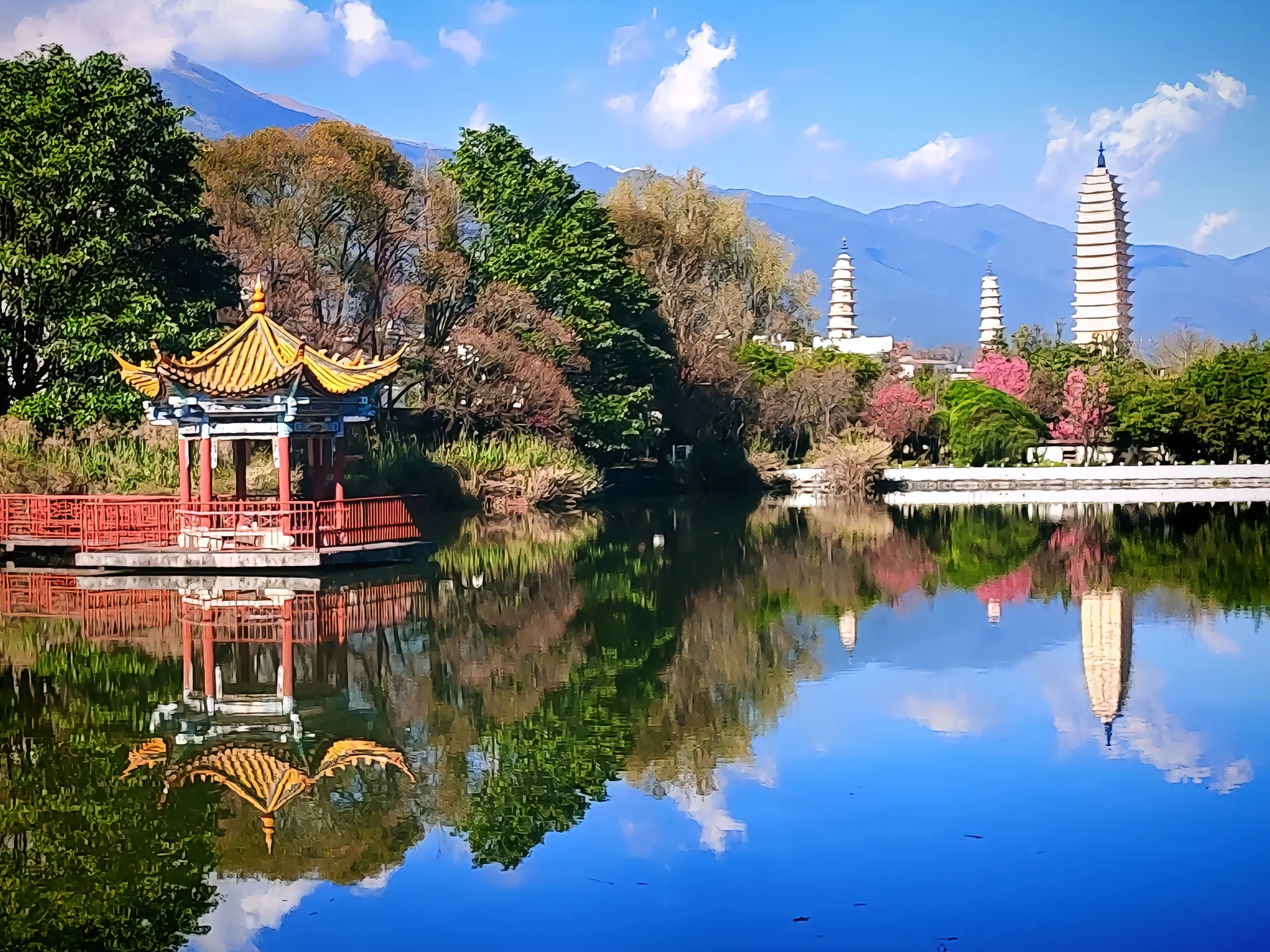 崇圣寺三塔摄影攻略 2026，倒影池机位 · 最佳光线 · 手机摄影技巧 · 季节差异
