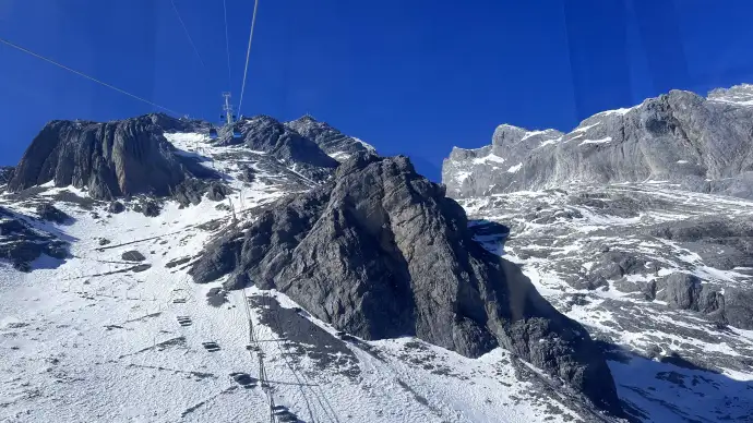 玉龙雪山巍峨
