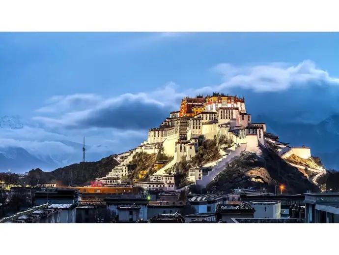 布达拉宫夜景