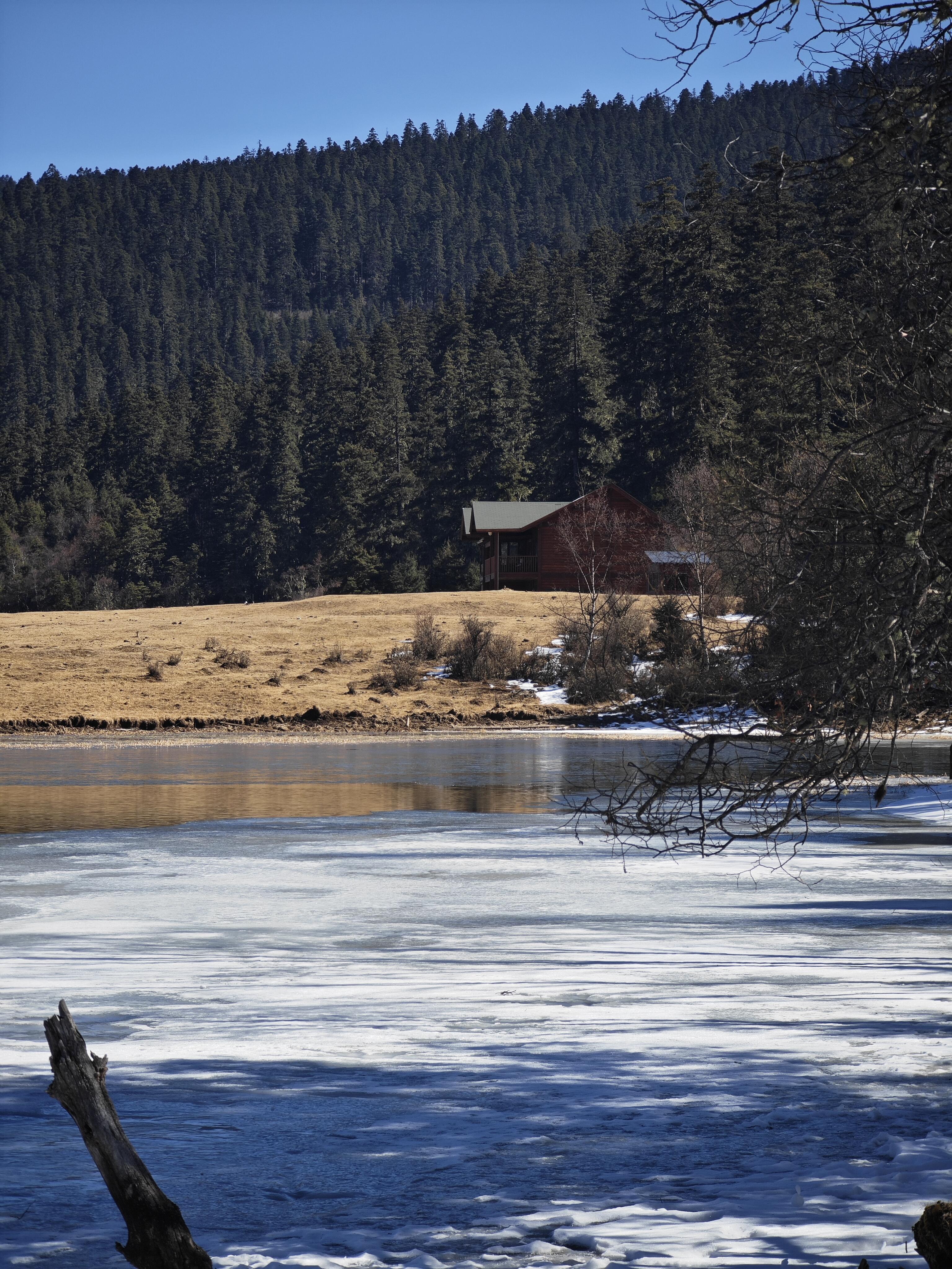 2026香格里拉交通实操指南：高铁、飞机、包车到藏区深处全解析