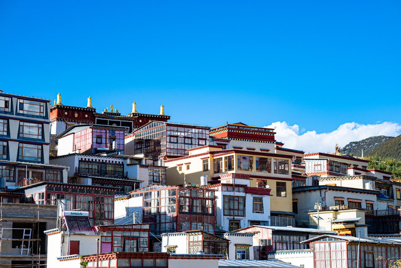 2026香格里拉住宿攻略：住宿区域选择、酒店类型与高原入住建议全解析