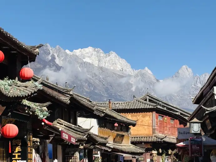 白雪皑皑丽江
