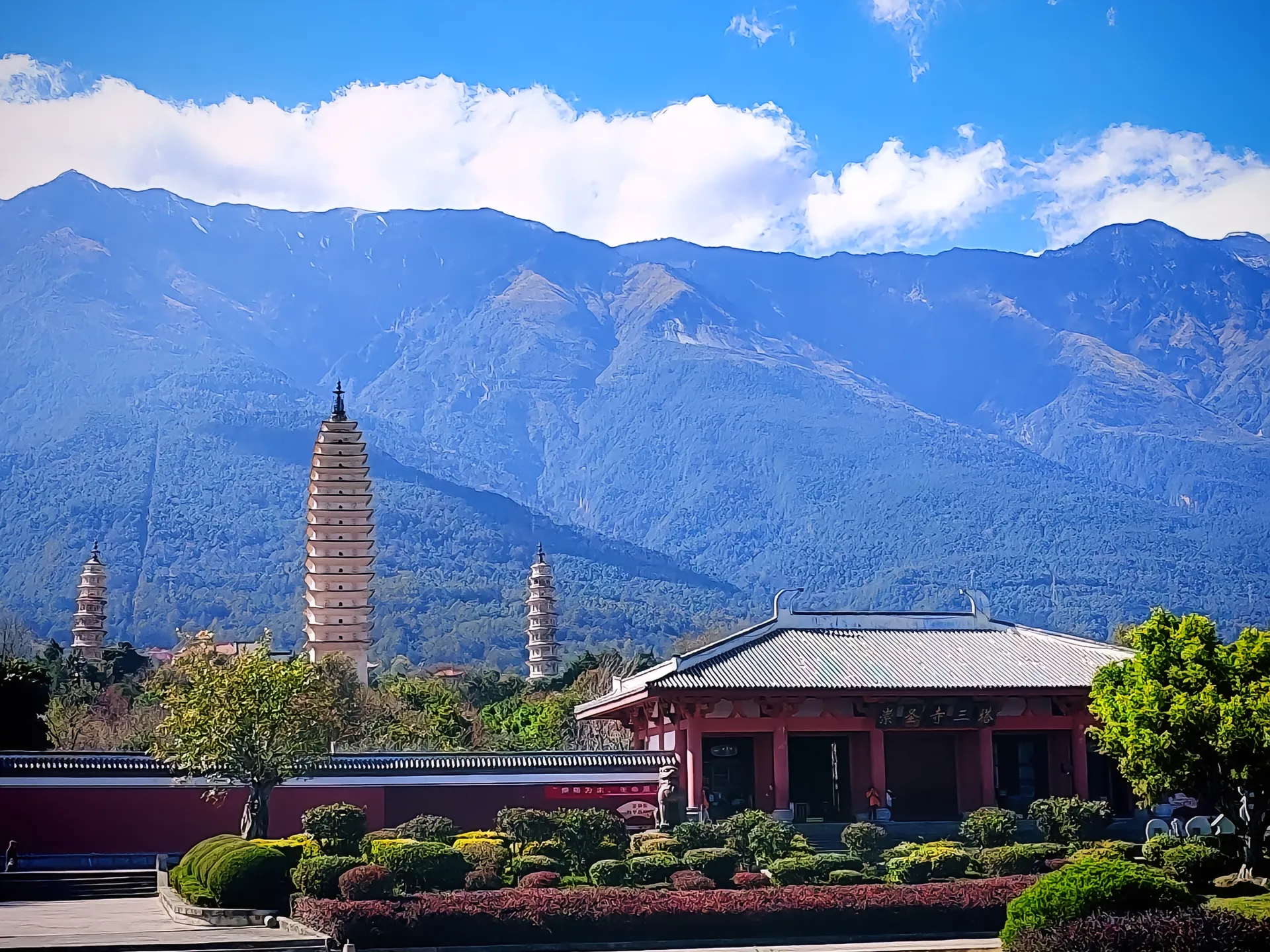 大理崇圣寺三塔旅游攻略2026：餐饮、购物、古城衔接与周边景点一站式指南