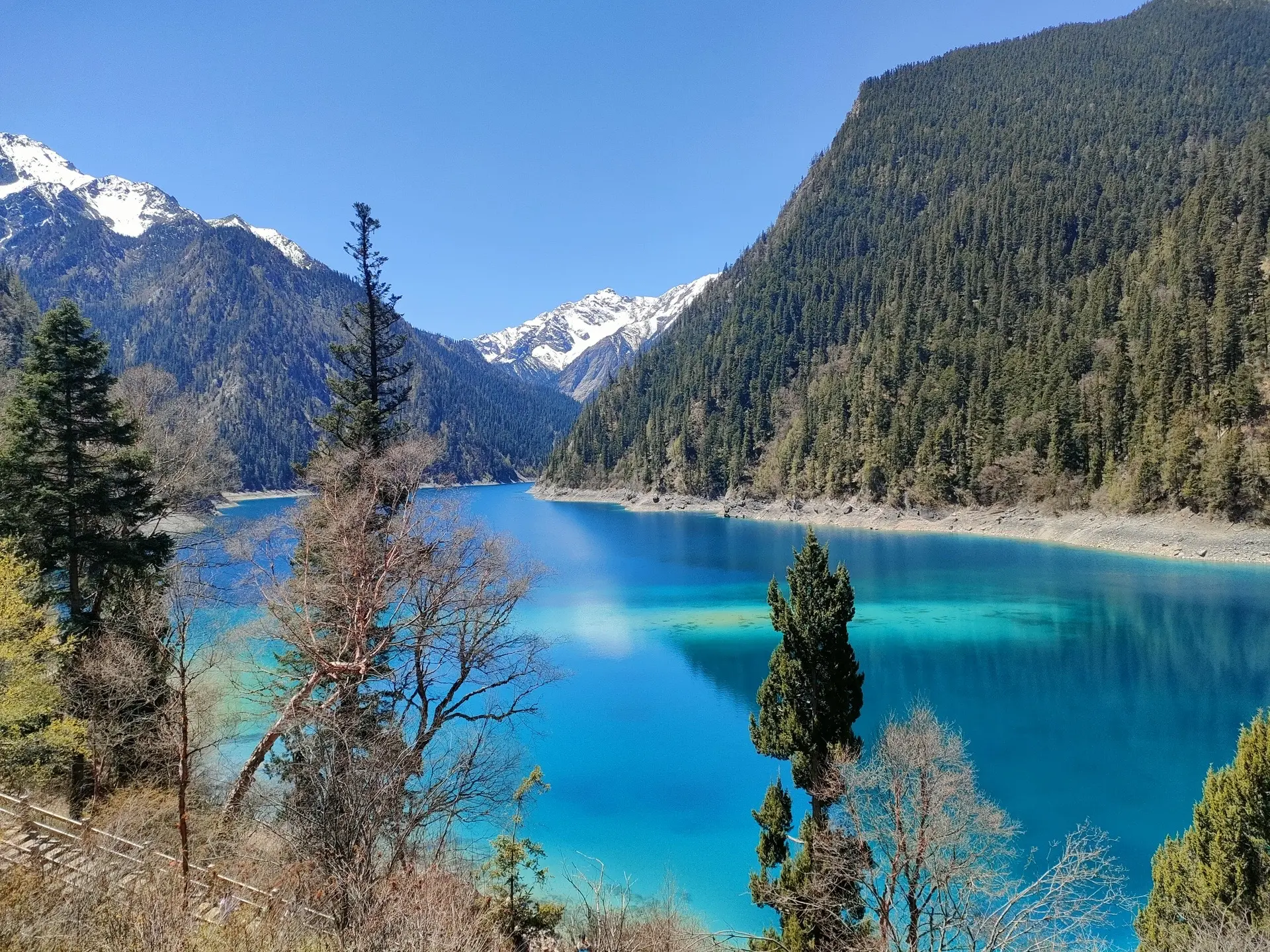 川西旅游攻略：雪山与草原、沿途风景的体验，舒适旅行的景点路线指南