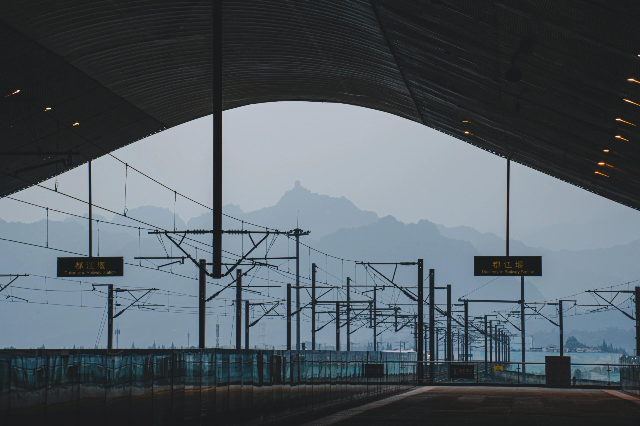 外国游客去都江堰自由行难吗？犀浦站无缝换乘与都江堰青城山免预约门票全解析