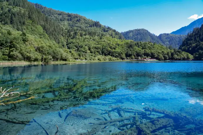九寨沟湖光荡漾