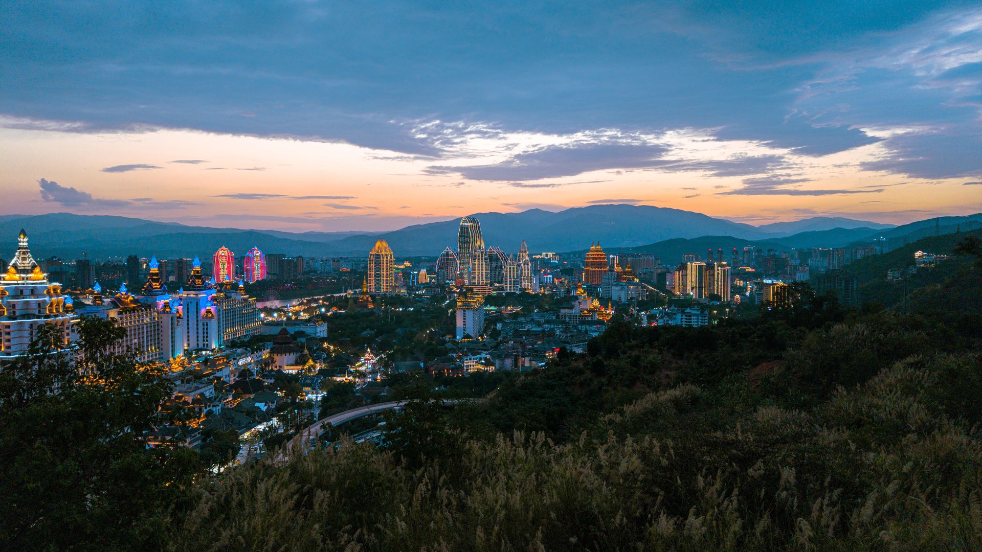 2026西双版纳旅行月份全解析：最佳时间、雨季避坑与泼水节实操指南