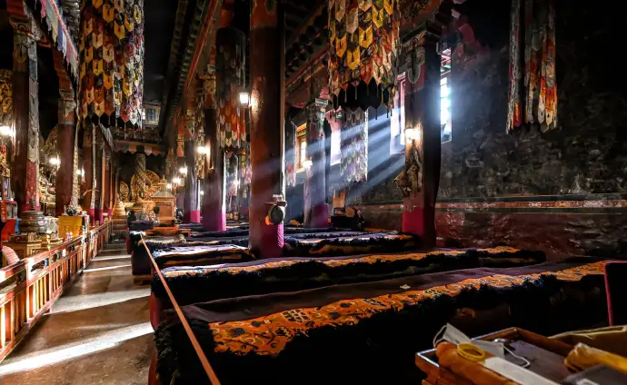 扎什伦布寺殿内