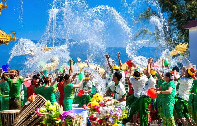 泼水节