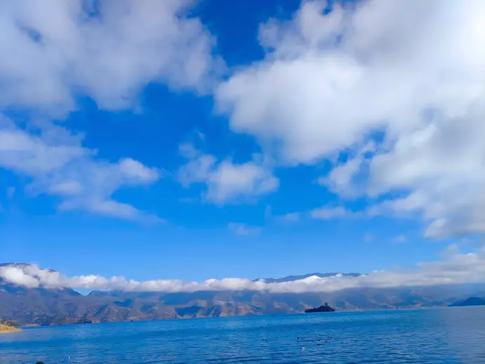 静谧泸沽湖