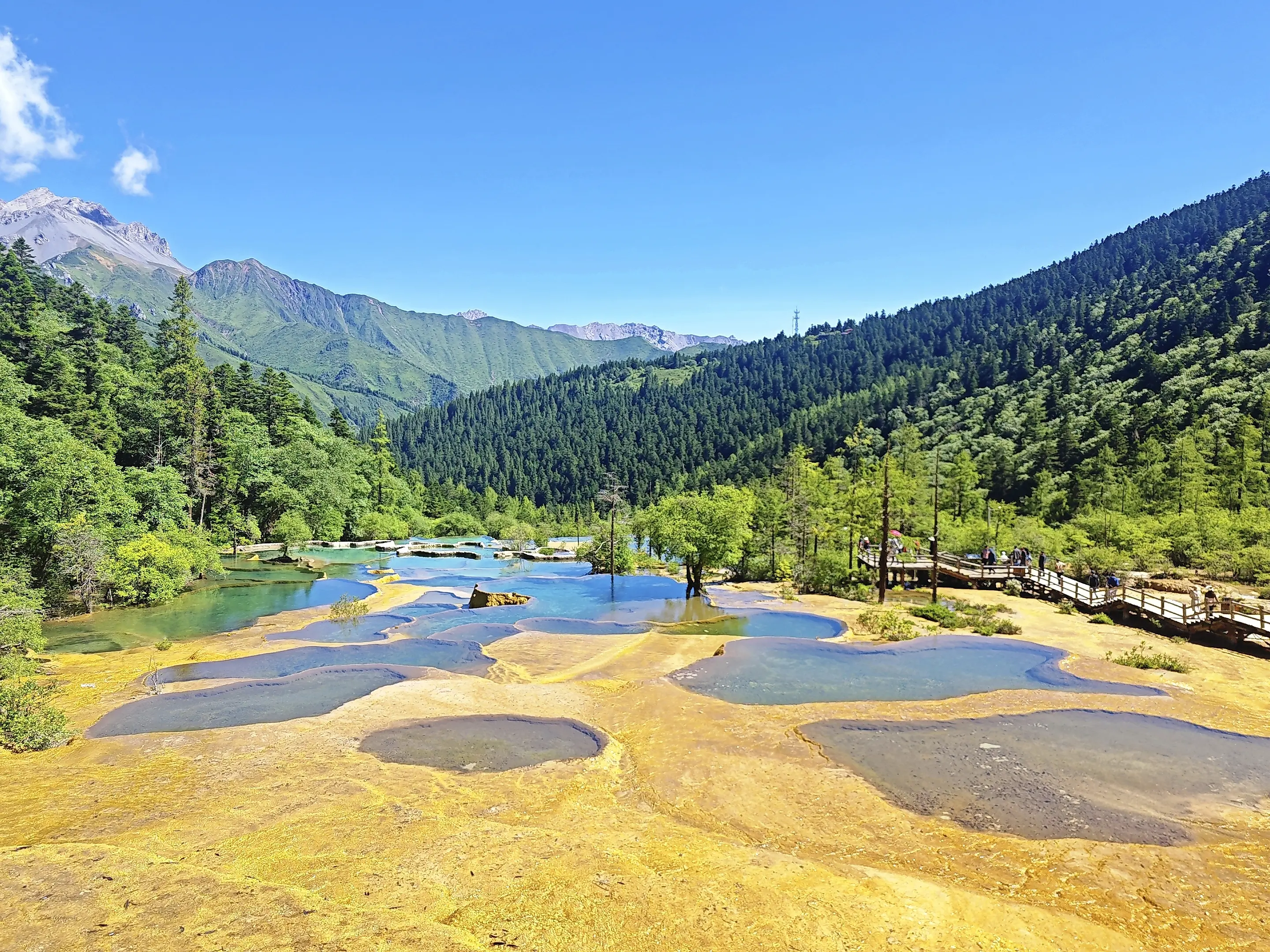 黄龙景区深度游2026：三条游览路线、索道攻略、拍照机位详细旅游指南