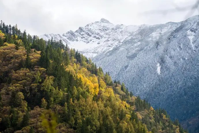 九寨沟雪山