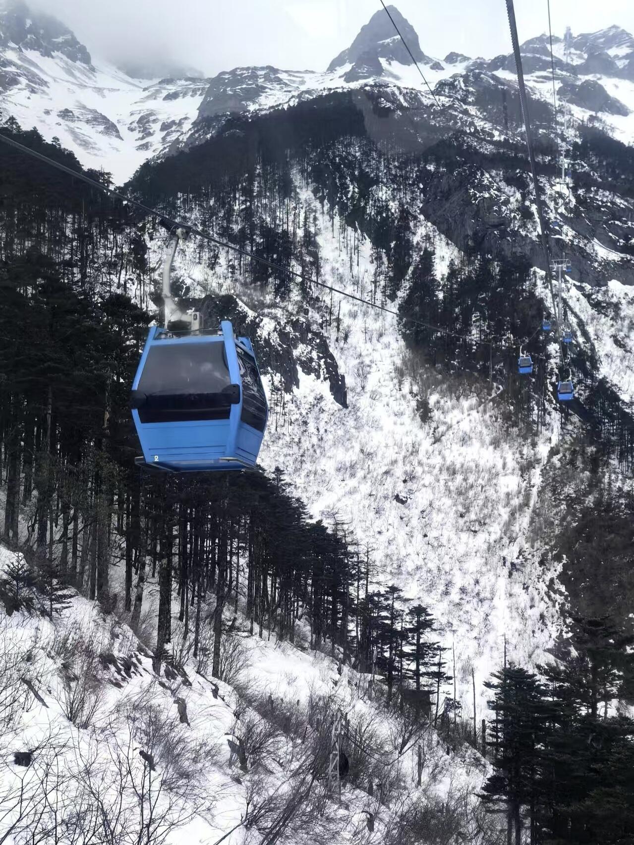 玉龙雪山路线攻略：索道选择、游览路线与海拔、天气指南全解析。