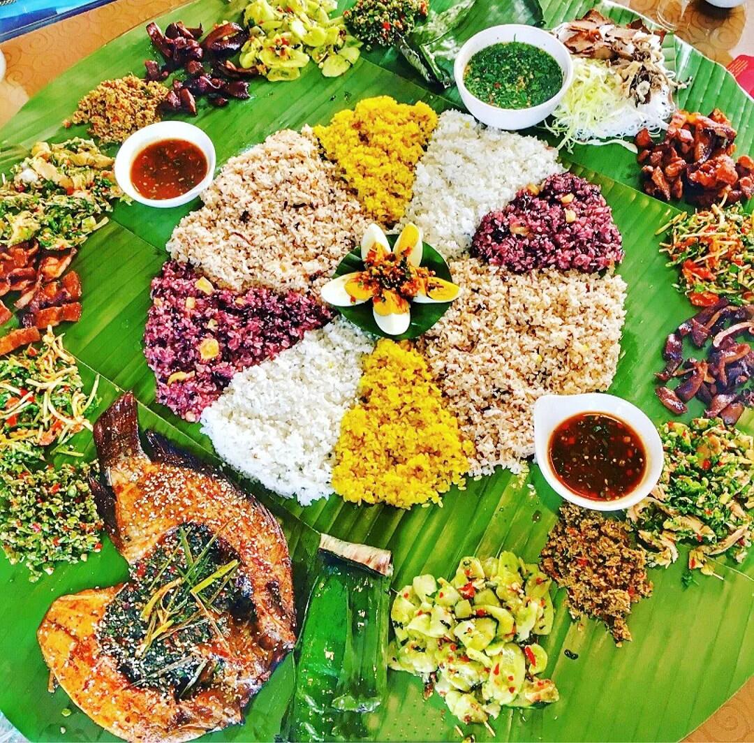 2026 西双版纳必吃清单：别只知道烤鱼！这 7 道傣味硬菜才是本地人私藏