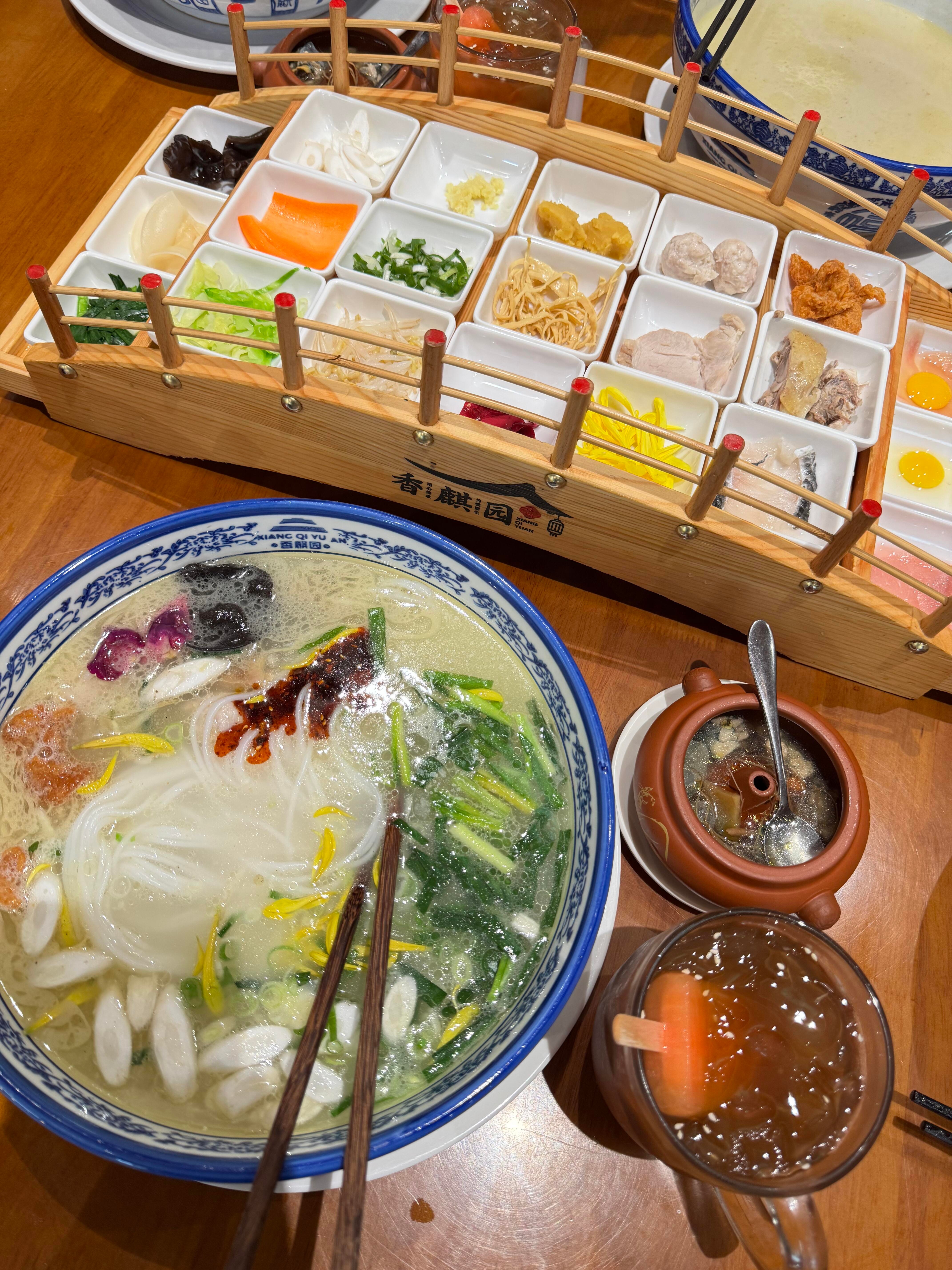 2026昆明美食地图：避开网红榜，地道小吃与城市特色味道全解析