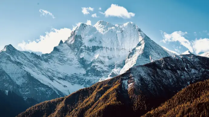 稻城景区壮丽的雪山