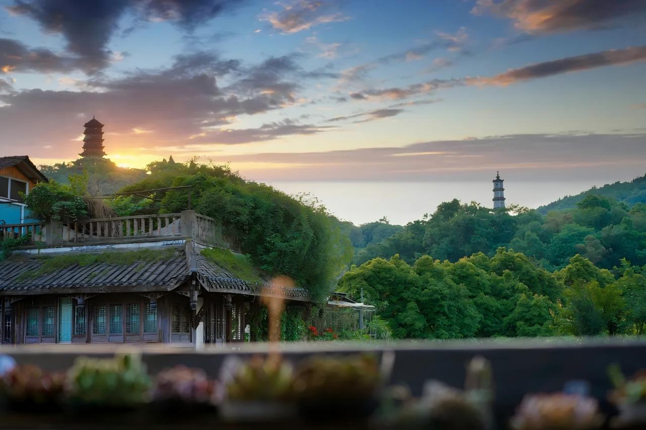 峨眉山金顶旅游攻略2026：怎么走、看什么、最佳拍照点与1–2小时精华路线