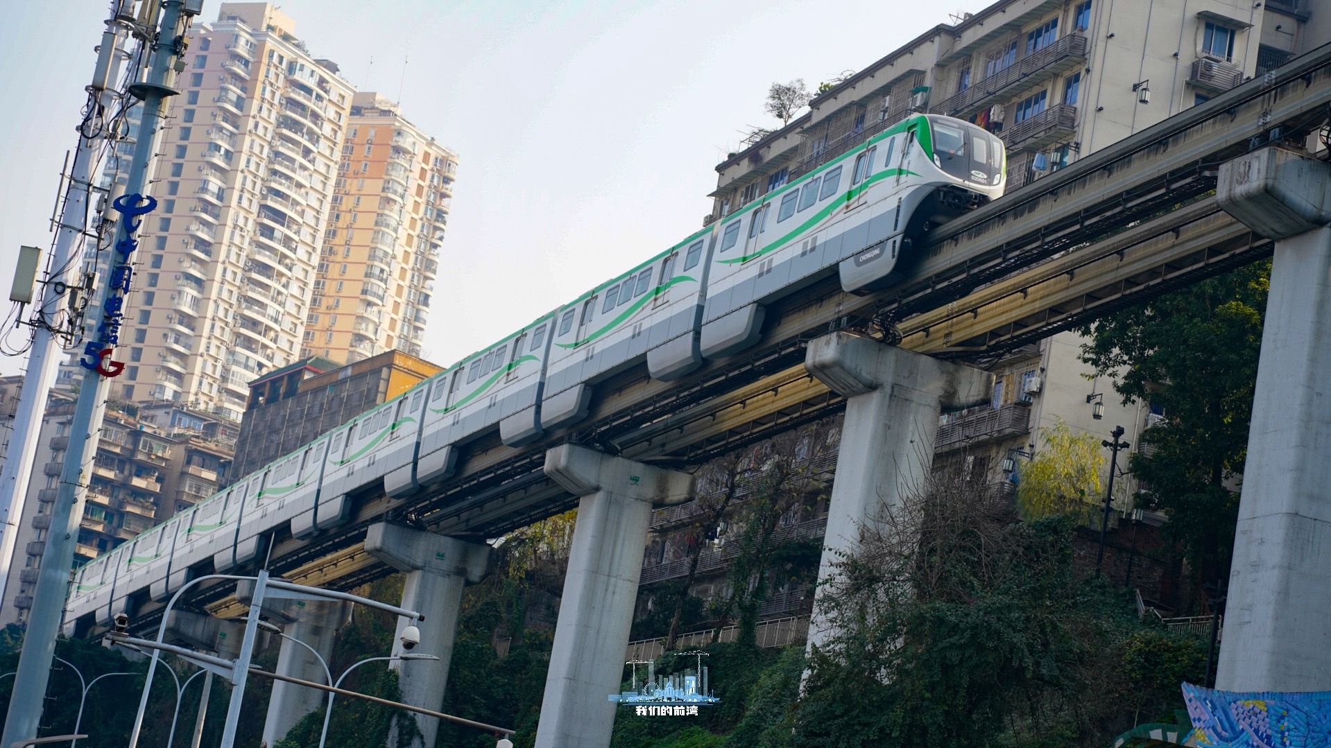 重庆李子坝看轻轨穿楼奇观，怎么玩最合理，鹅岭二厂怎么顺路安排