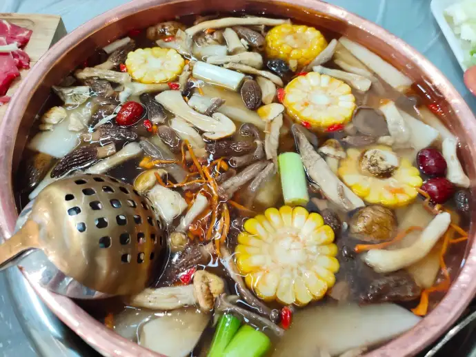 云南菌菇汤锅