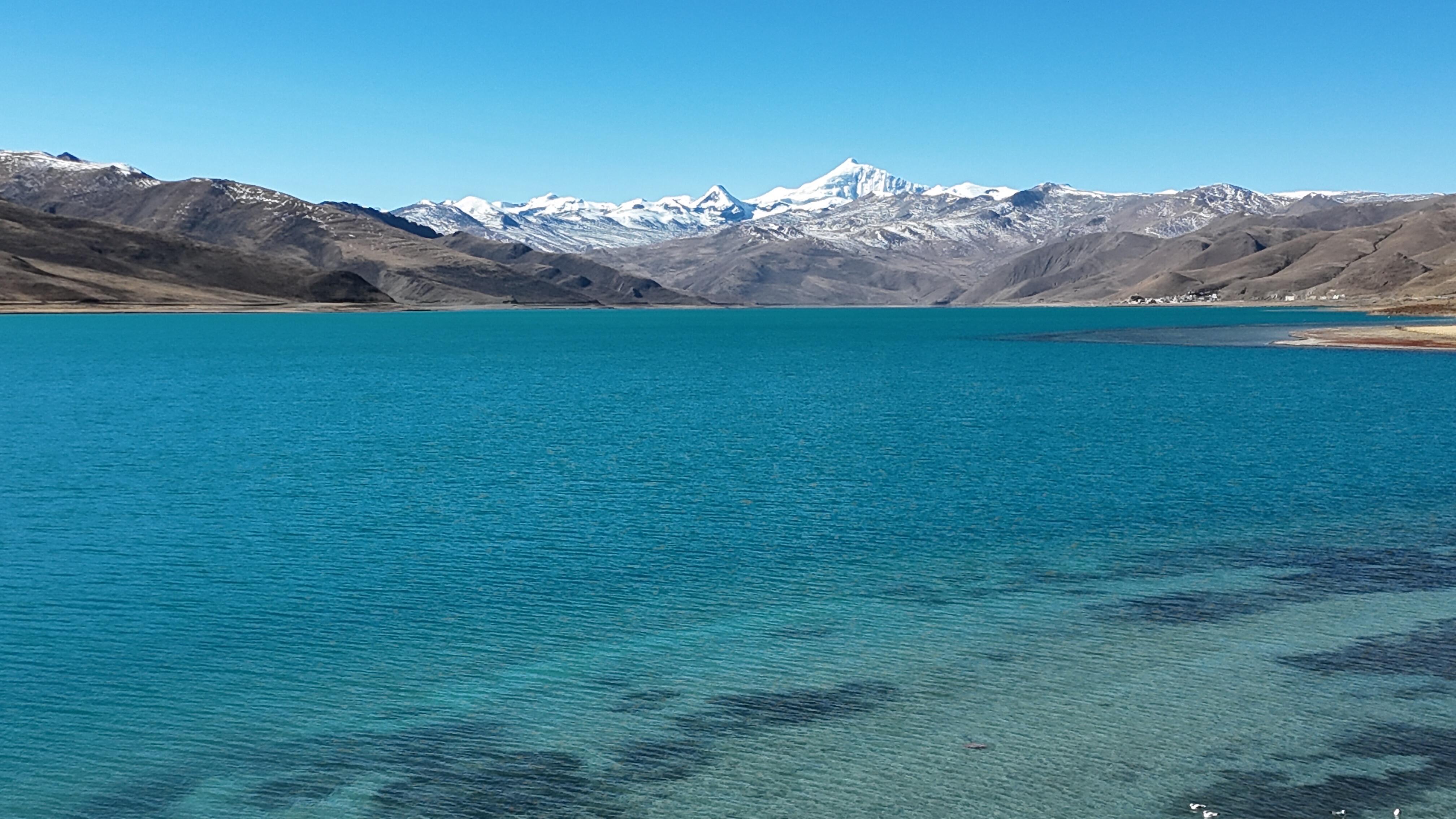 羊卓雍措旅游景点：揭秘羊湖不同时段色彩密码，附最佳观赏与拍照时间