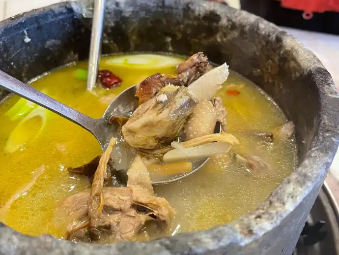 鲁朗石锅鸡
