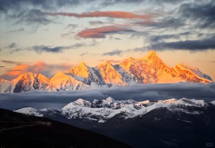 南迦巴瓦日照金山