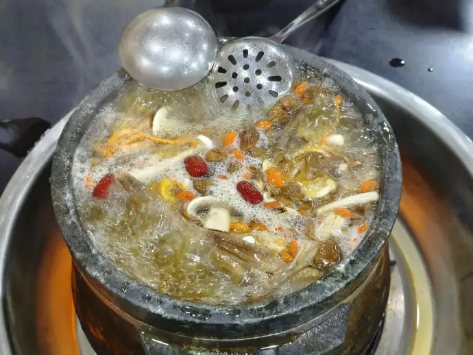 鲁朗石锅鸡