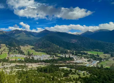 鲁朗林海旅游攻略：色季拉山口、石锅鸡、小镇风光与周边玩法   