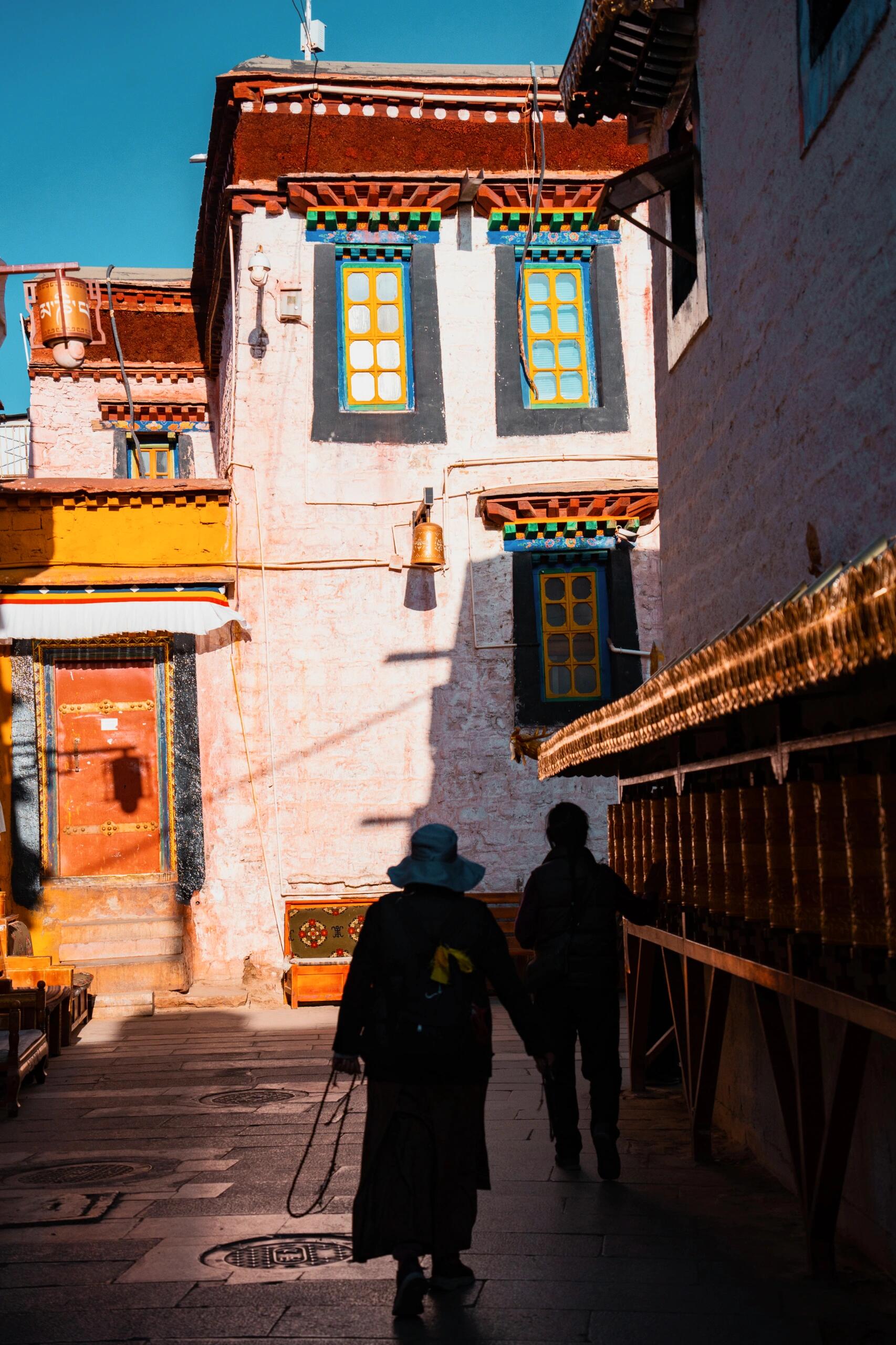 八廓街旅游时间解析：三个时段，三种完全不同的街道,选对时段，体验截然不同