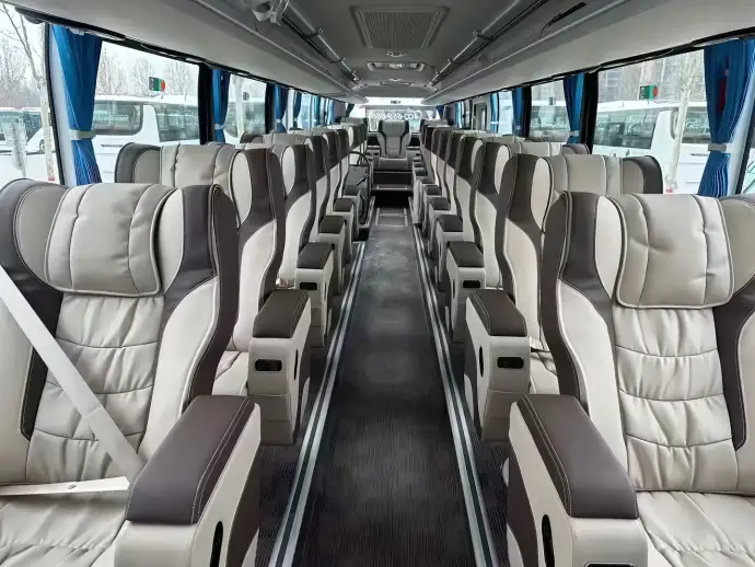 西藏旅游车