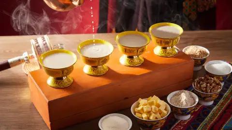 2026云南香格里拉旅游美食攻略：7大必吃美食清单、牦牛火锅、酥油茶与餐厅推荐            (20)