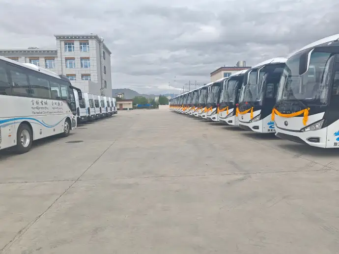 西藏旅游车