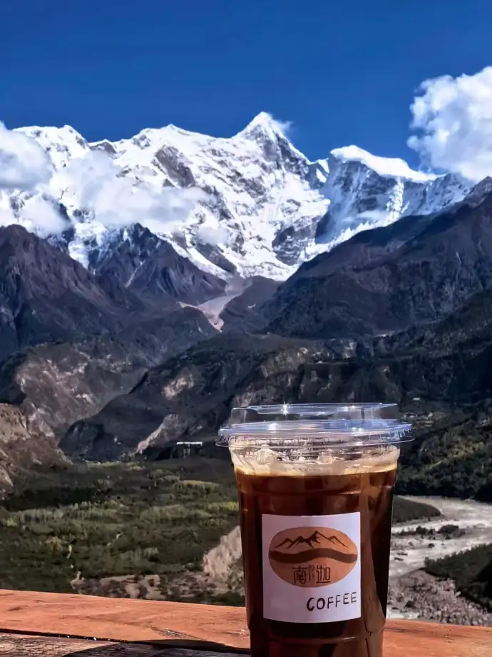 南迦巴瓦峰雪山咖啡