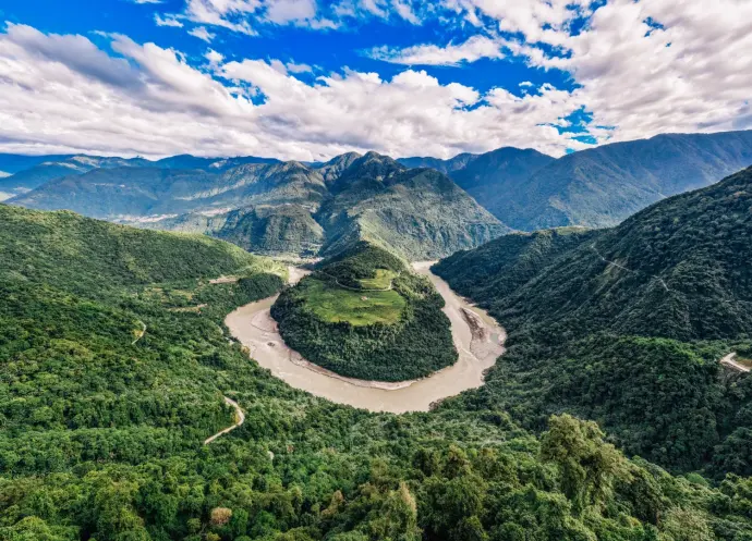雅鲁藏布江峡谷