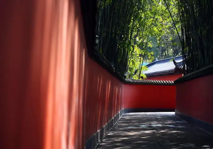 红墙夹道