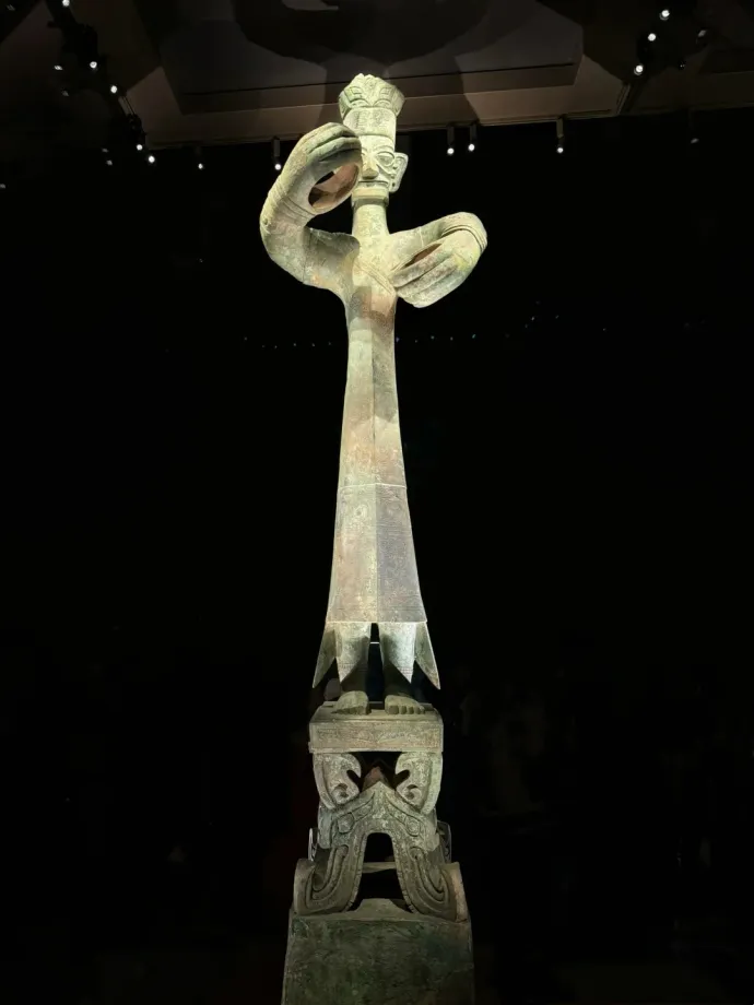 青铜大立人展区