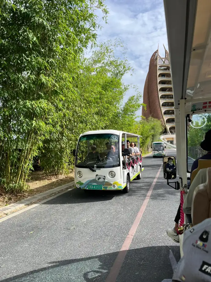 熊猫基地观光车