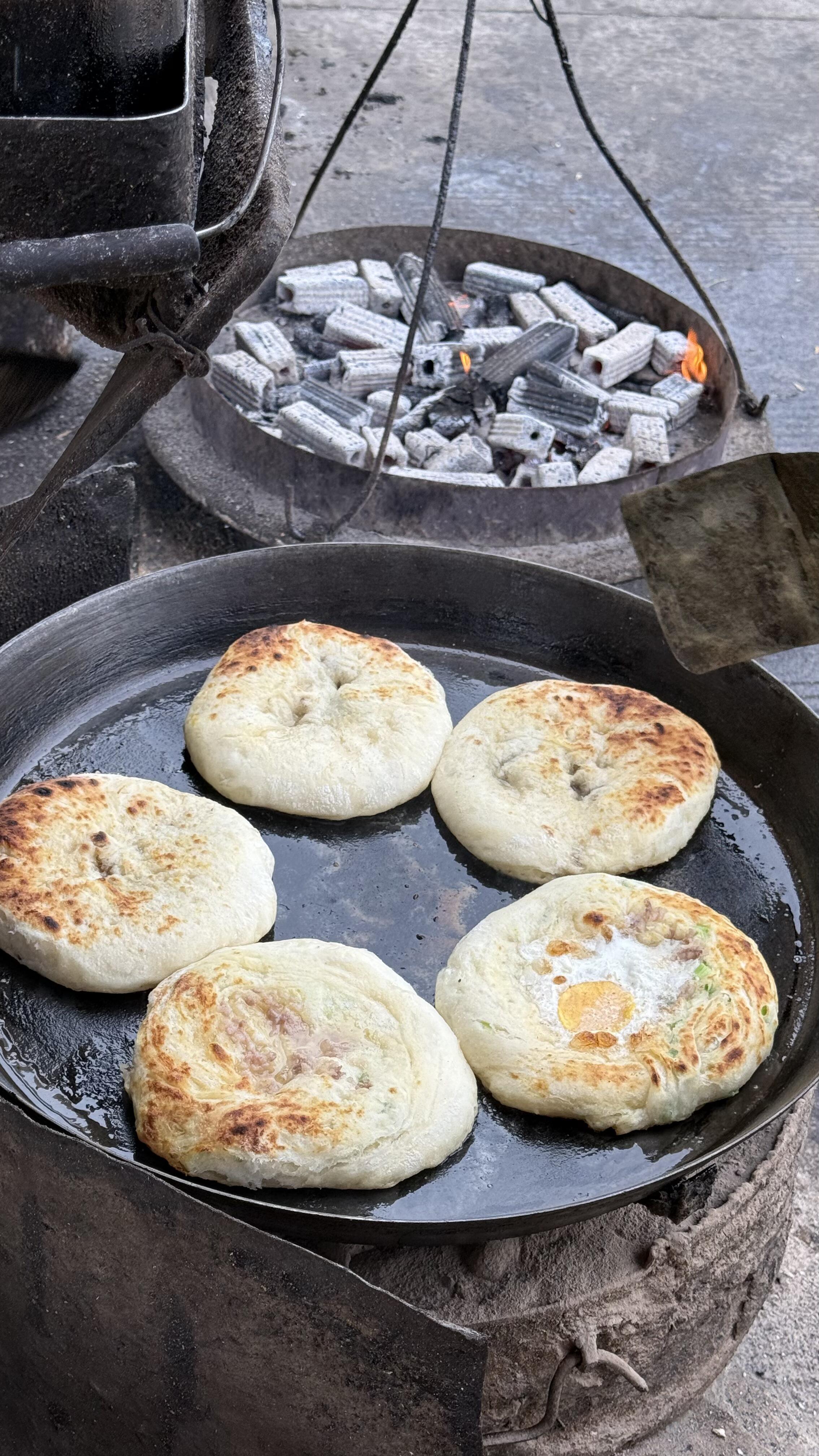 喜洲吃什么？2026大理喜洲旅游必吃美食：粑粑·白族菜·集市攻略