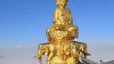 峨眉山金顶旅游攻略2026：怎么走、看什么、最佳拍照点与1–2小时精华路线 (68)