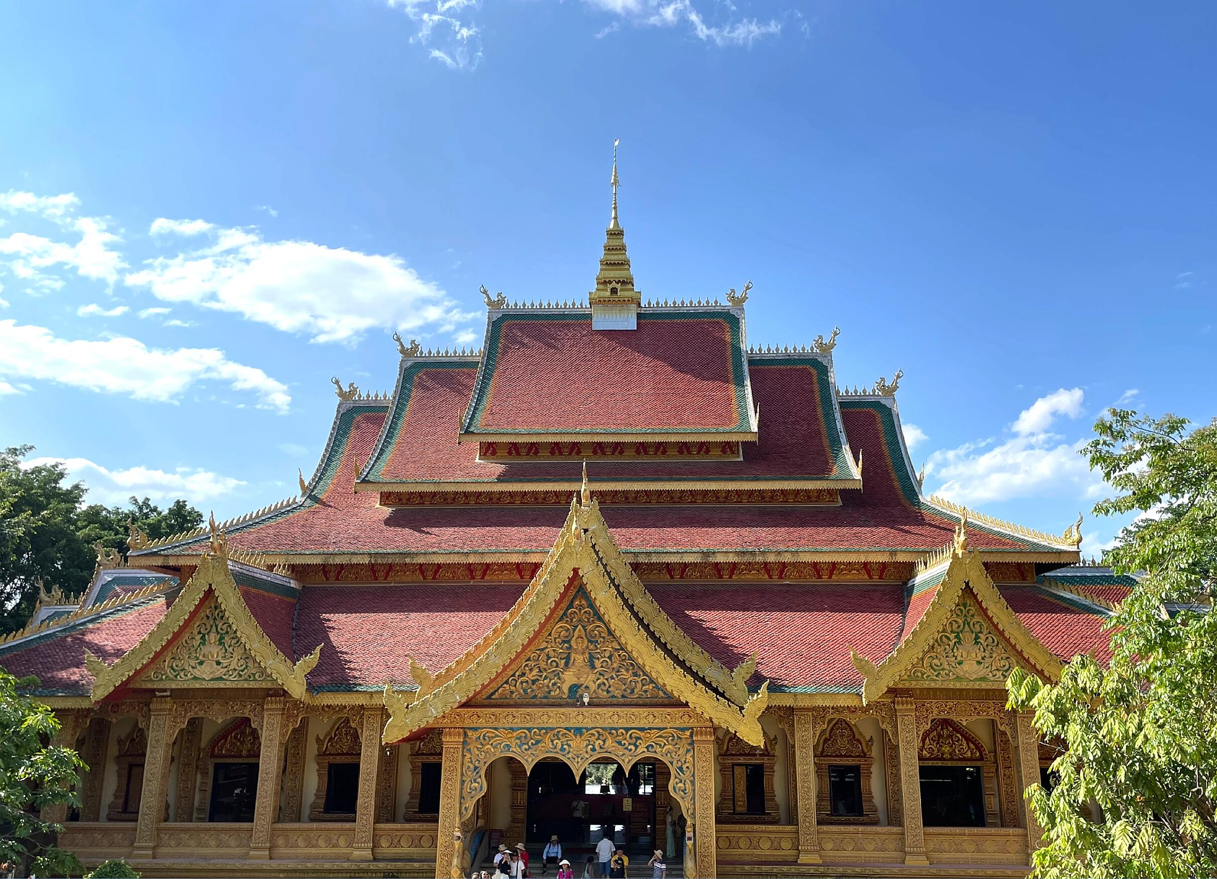 勐泐大佛寺游览路线攻略2026：西双版纳旅游时间分配·上山方式与避坑指南