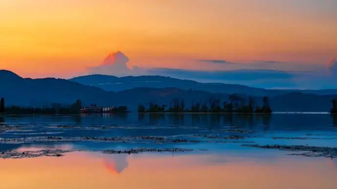 滇池日落