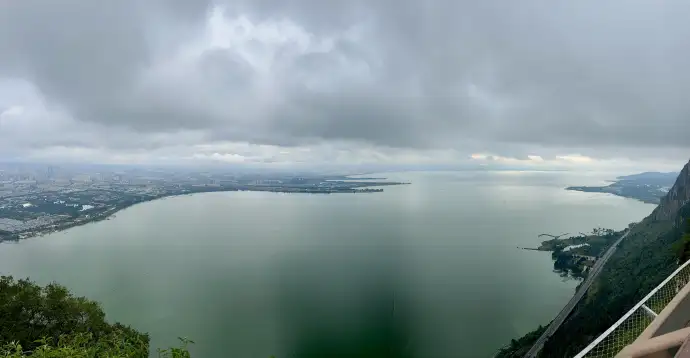 西山龙门看滇池