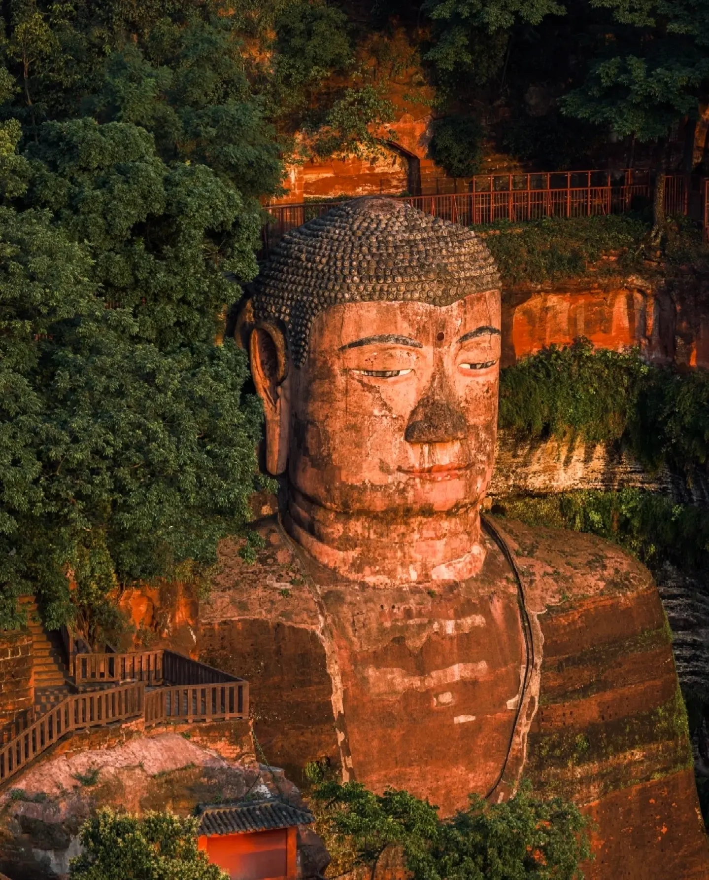 四川乐山大佛旅游攻略2026：值不值得去、怎么逛最合适、九曲栈道要不要安排