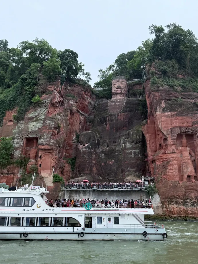 乐山大佛船游