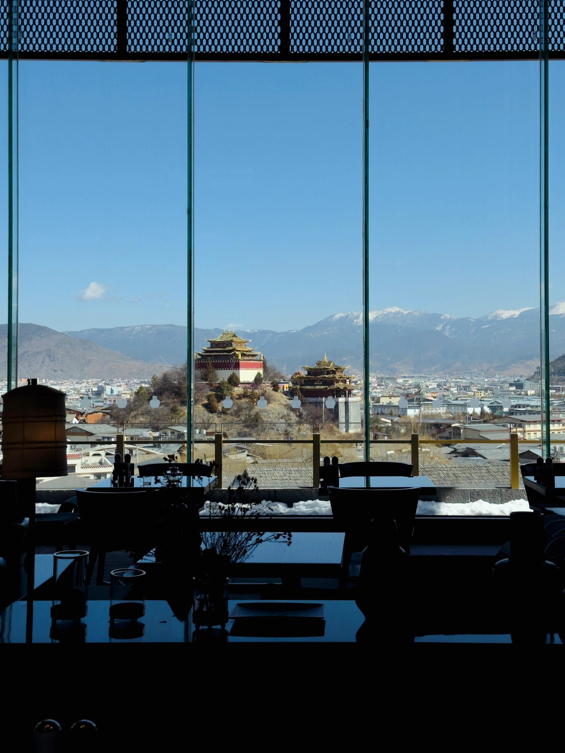 香格里拉独克宗旅游住哪里？古城藏式民宿、订房技巧、价格参考与避坑指南2026