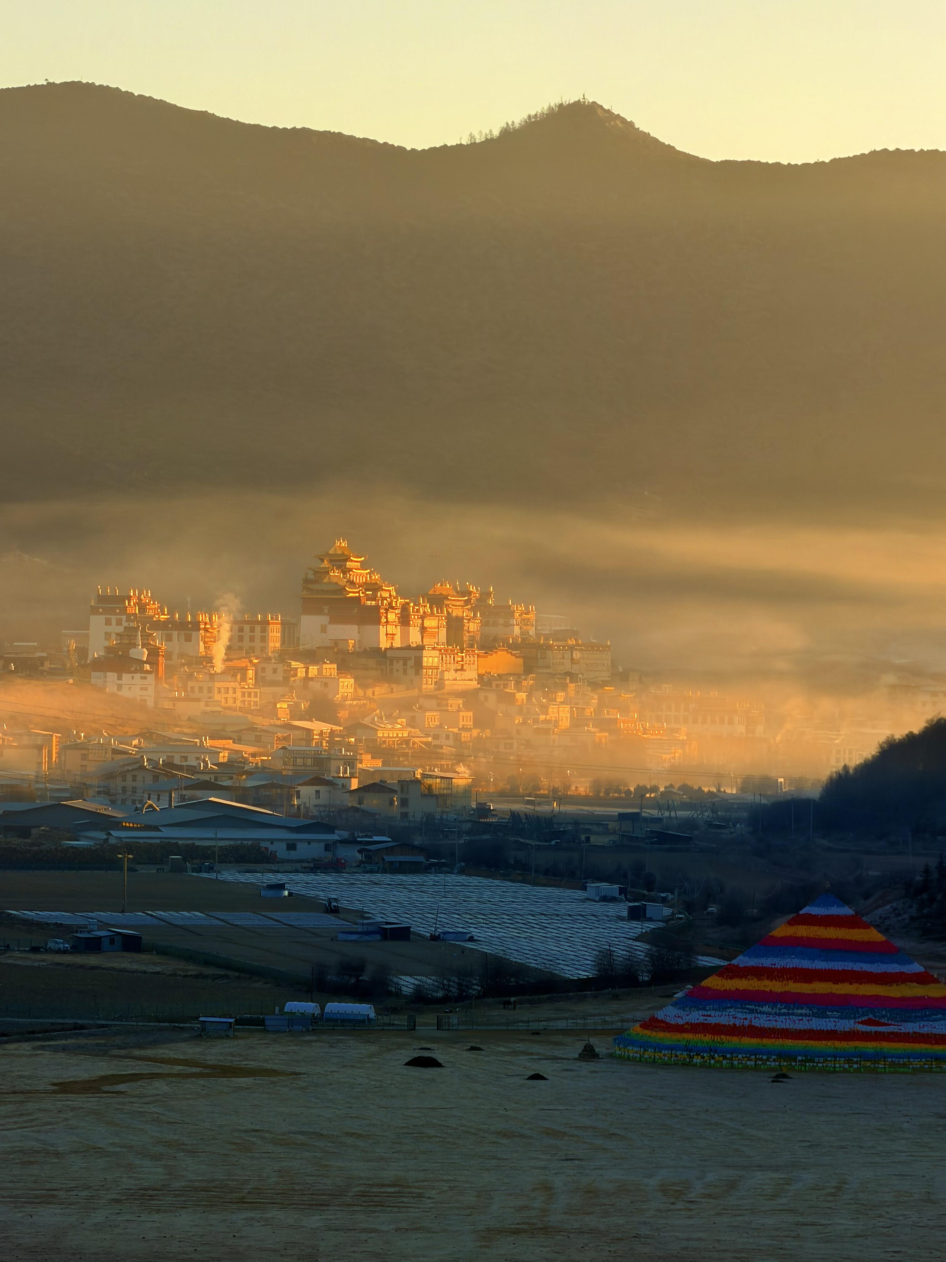 2026云南独克宗古城怎么玩？4大打卡点、夜景体验、住宿与香格里拉旅游指南