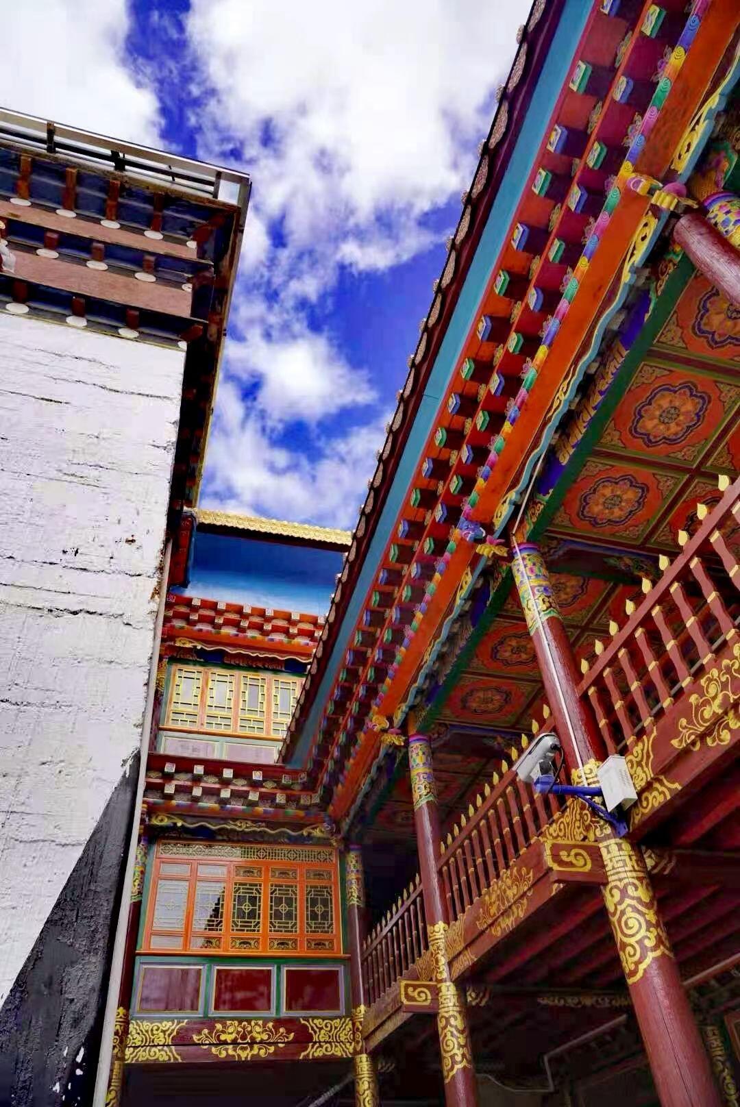 云南茶马古道与独克宗旅游：滇藏千年商路、马帮文化与古城历史融合