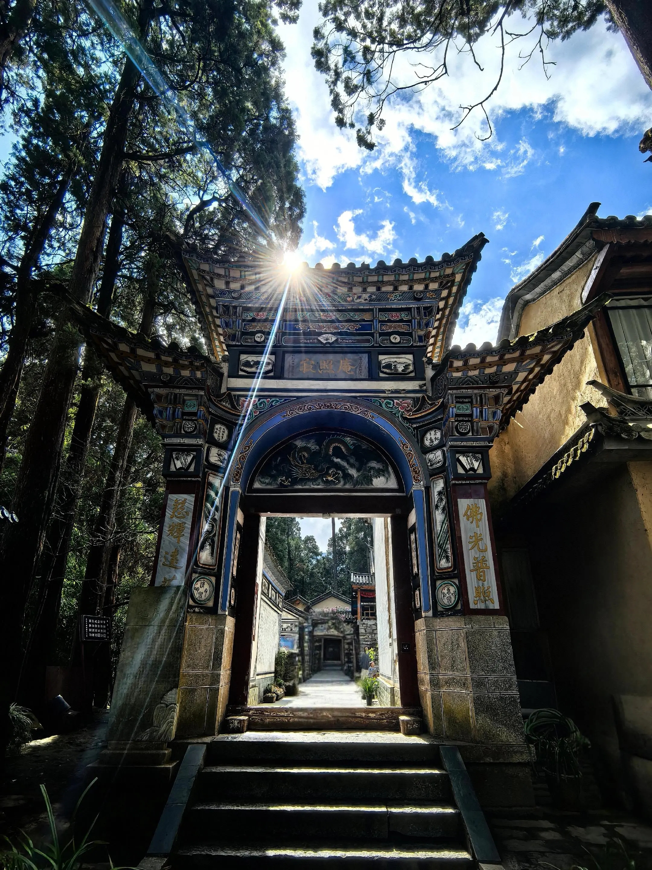 苍山周边餐饮与行程攻略2026：寂照庵素斋、山下美食与大理旅游串联指南