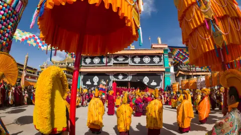 拉萨大昭寺旅游的仪式日历：什么时候来人流震撼？拆解每个节日的活动